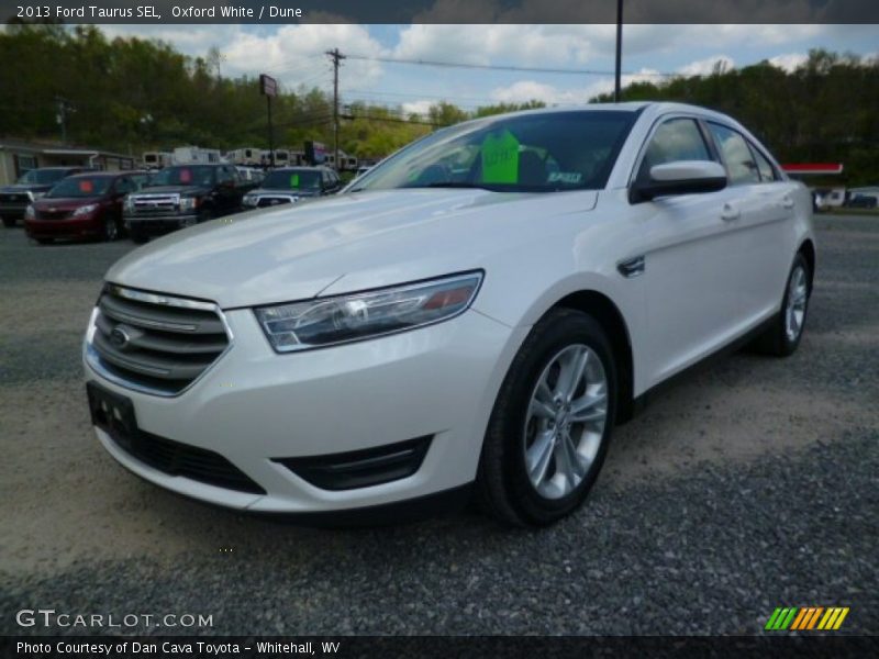 Oxford White / Dune 2013 Ford Taurus SEL