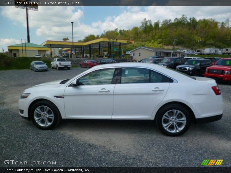 Oxford White / Dune 2013 Ford Taurus SEL