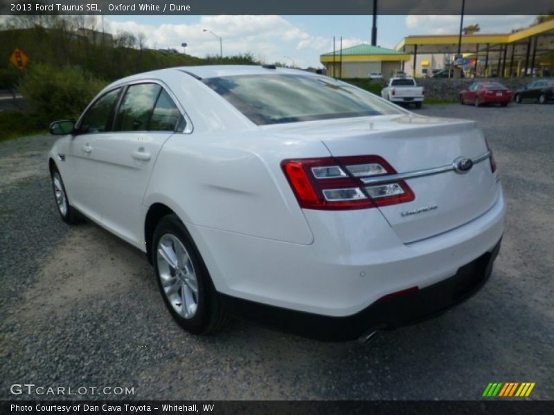 Oxford White / Dune 2013 Ford Taurus SEL