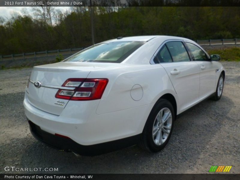 Oxford White / Dune 2013 Ford Taurus SEL