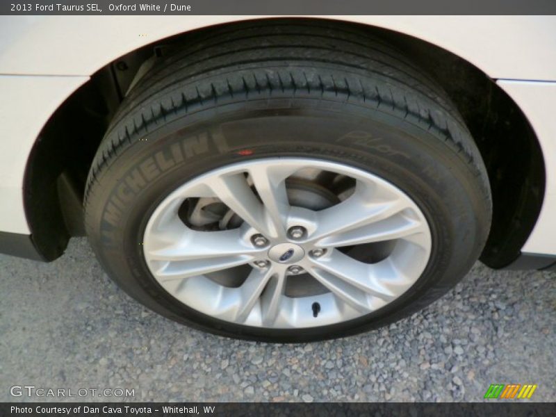 Oxford White / Dune 2013 Ford Taurus SEL