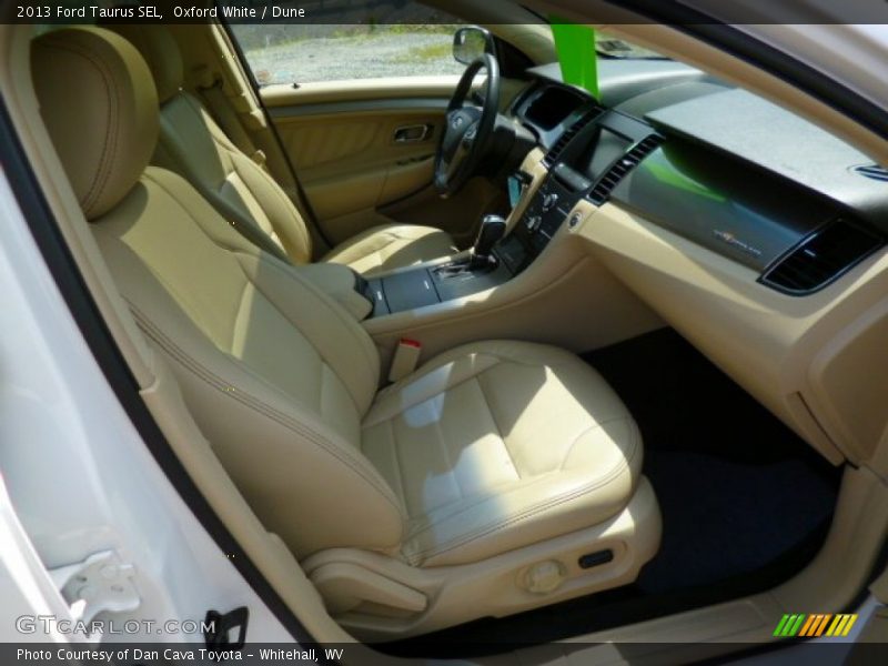 Oxford White / Dune 2013 Ford Taurus SEL