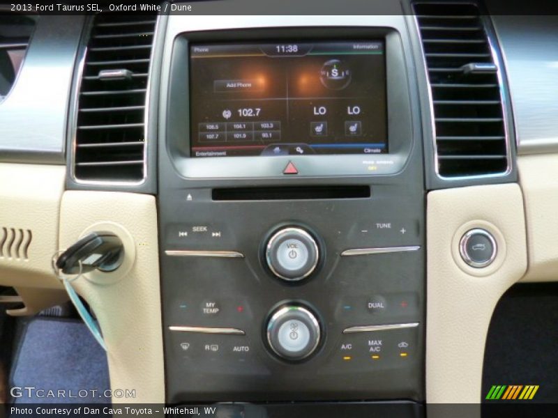 Oxford White / Dune 2013 Ford Taurus SEL