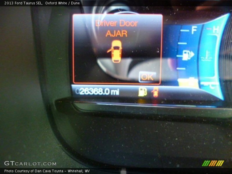 Oxford White / Dune 2013 Ford Taurus SEL