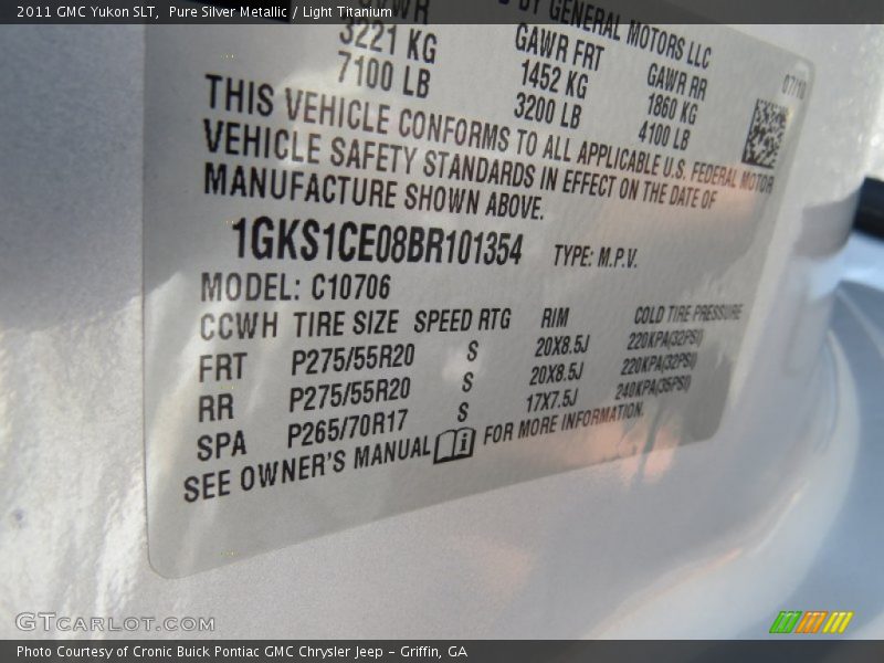 Pure Silver Metallic / Light Titanium 2011 GMC Yukon SLT