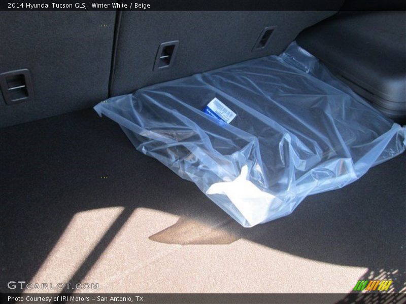 Winter White / Beige 2014 Hyundai Tucson GLS