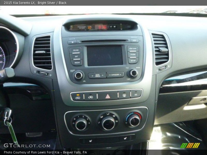 Bright Silver / Black 2015 Kia Sorento LX