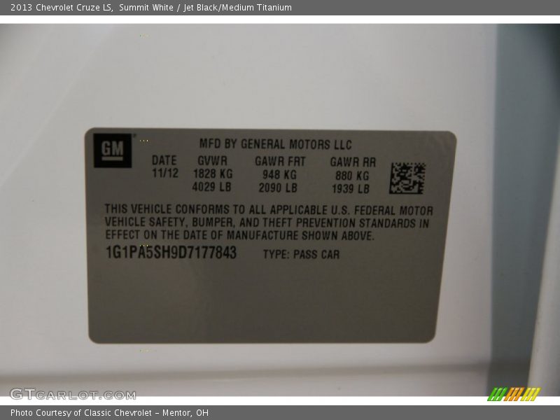 Summit White / Jet Black/Medium Titanium 2013 Chevrolet Cruze LS