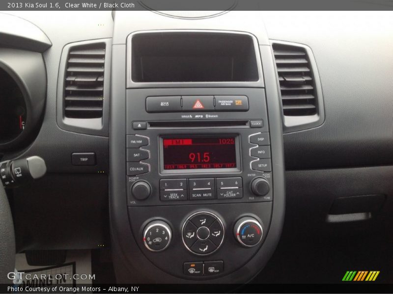 Clear White / Black Cloth 2013 Kia Soul 1.6