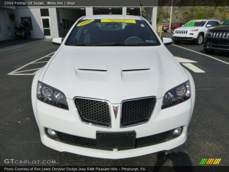 White Hot / Onyx 2009 Pontiac G8 Sedan
