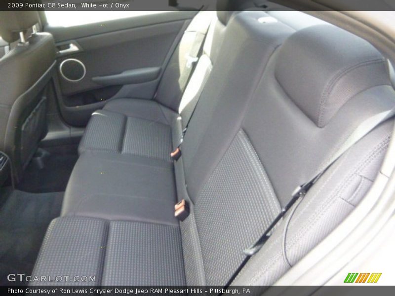 White Hot / Onyx 2009 Pontiac G8 Sedan