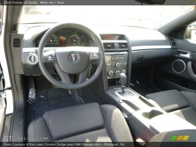 White Hot / Onyx 2009 Pontiac G8 Sedan