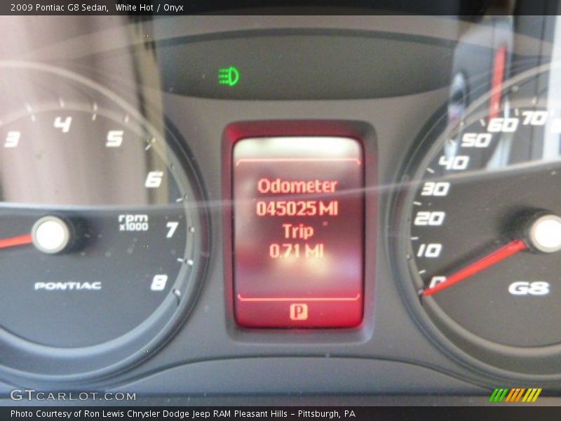 White Hot / Onyx 2009 Pontiac G8 Sedan