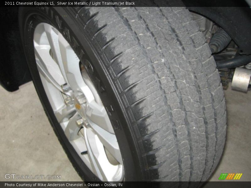 Silver Ice Metallic / Light Titanium/Jet Black 2011 Chevrolet Equinox LS