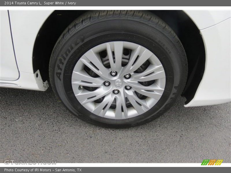 Super White / Ivory 2014 Toyota Camry L