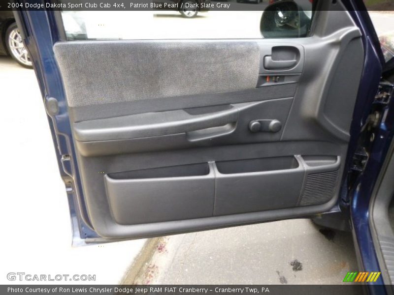 Patriot Blue Pearl / Dark Slate Gray 2004 Dodge Dakota Sport Club Cab 4x4