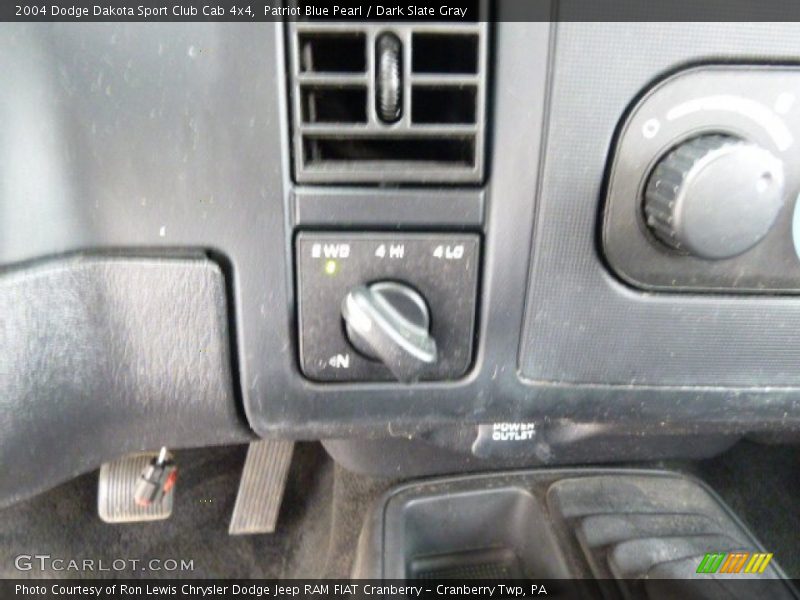 Patriot Blue Pearl / Dark Slate Gray 2004 Dodge Dakota Sport Club Cab 4x4