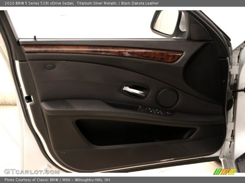 Titanium Silver Metallic / Black Dakota Leather 2010 BMW 5 Series 528i xDrive Sedan