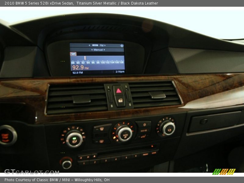 Titanium Silver Metallic / Black Dakota Leather 2010 BMW 5 Series 528i xDrive Sedan