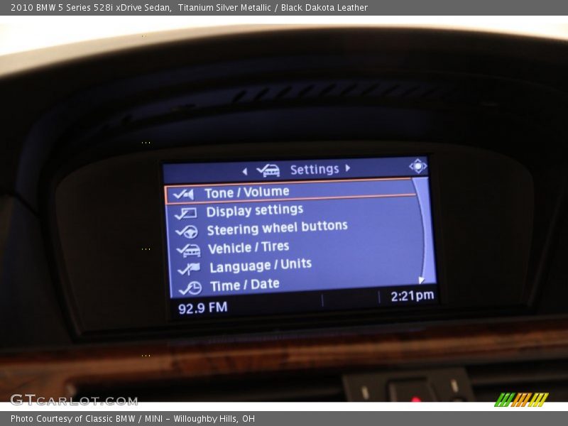 Titanium Silver Metallic / Black Dakota Leather 2010 BMW 5 Series 528i xDrive Sedan