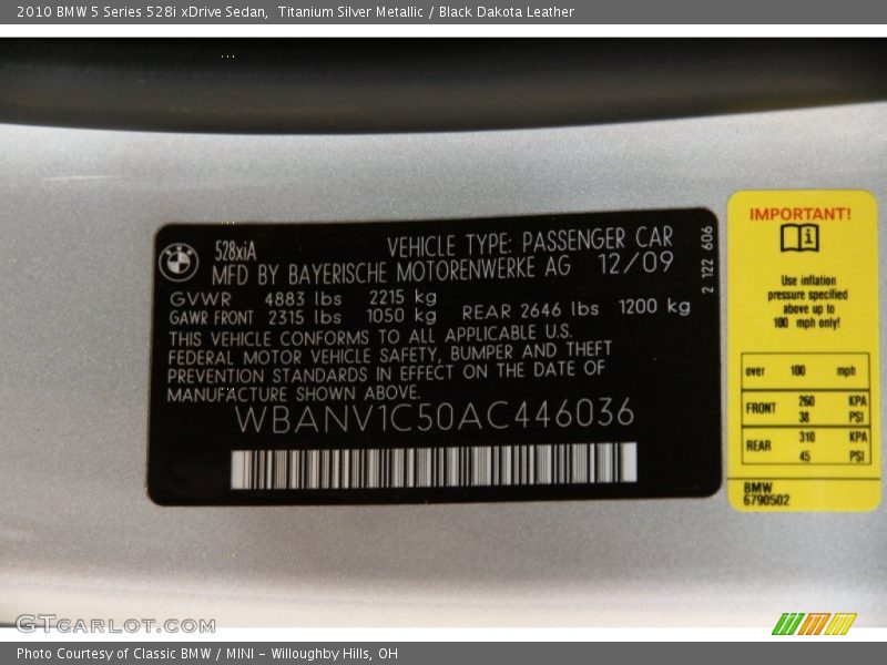 Titanium Silver Metallic / Black Dakota Leather 2010 BMW 5 Series 528i xDrive Sedan