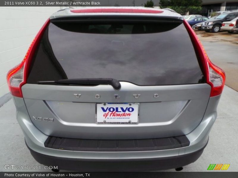 Silver Metallic / Anthracite Black 2011 Volvo XC60 3.2