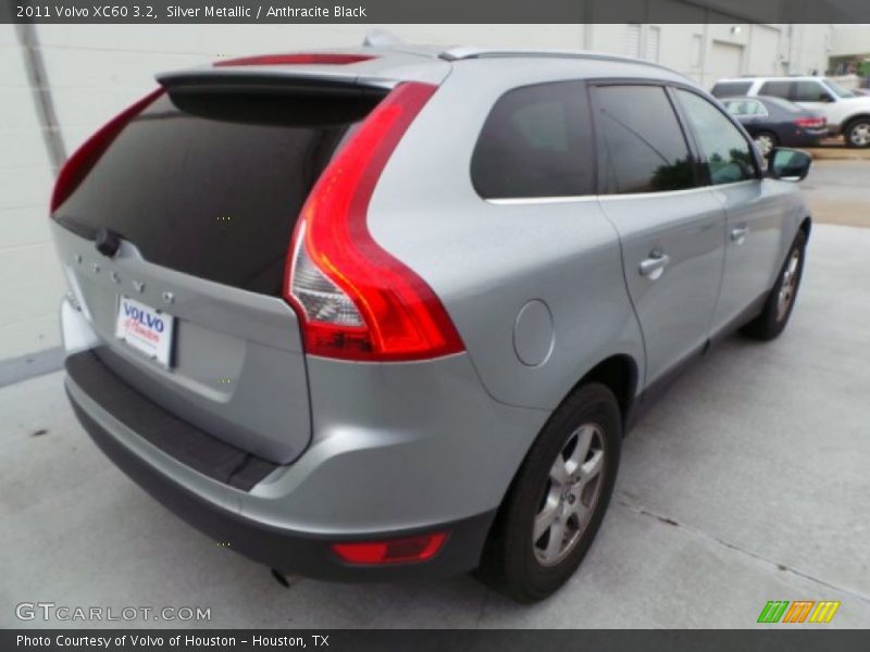Silver Metallic / Anthracite Black 2011 Volvo XC60 3.2
