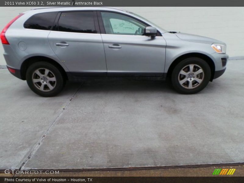 Silver Metallic / Anthracite Black 2011 Volvo XC60 3.2