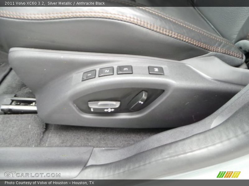 Silver Metallic / Anthracite Black 2011 Volvo XC60 3.2