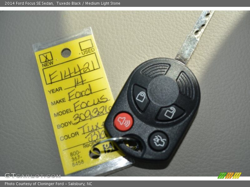 Tuxedo Black / Medium Light Stone 2014 Ford Focus SE Sedan