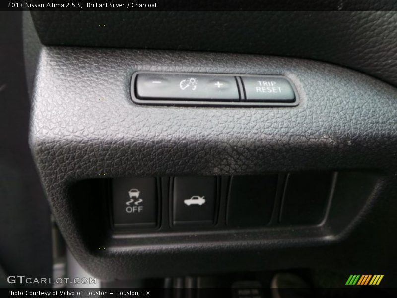 Brilliant Silver / Charcoal 2013 Nissan Altima 2.5 S