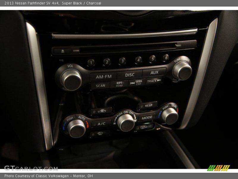 Super Black / Charcoal 2013 Nissan Pathfinder SV 4x4