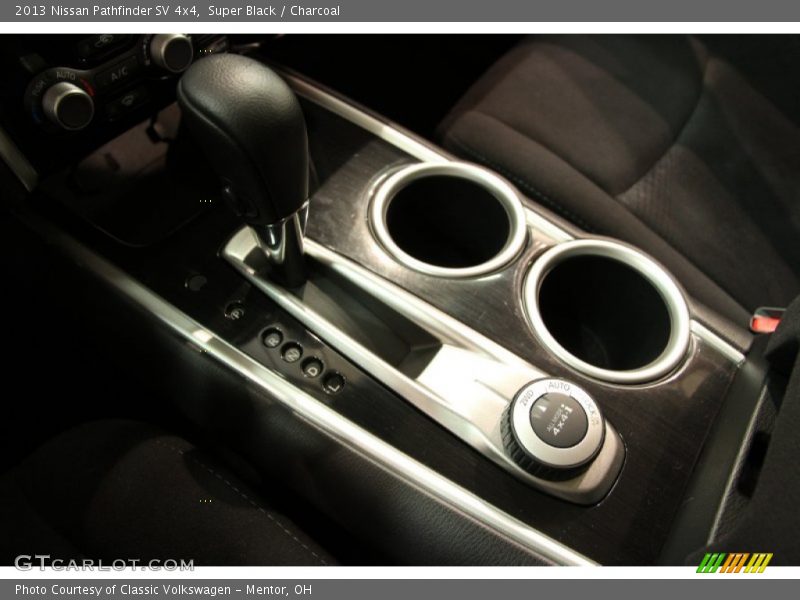 Super Black / Charcoal 2013 Nissan Pathfinder SV 4x4