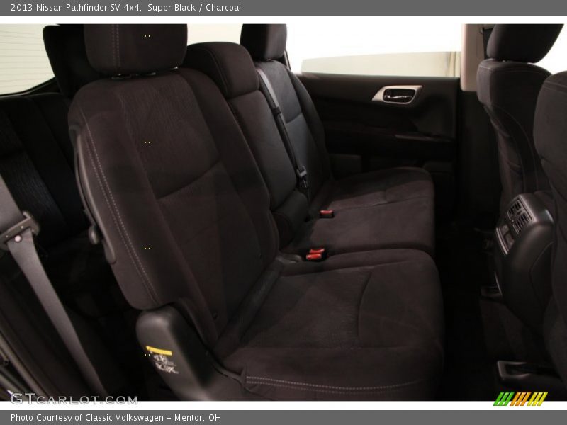 Super Black / Charcoal 2013 Nissan Pathfinder SV 4x4