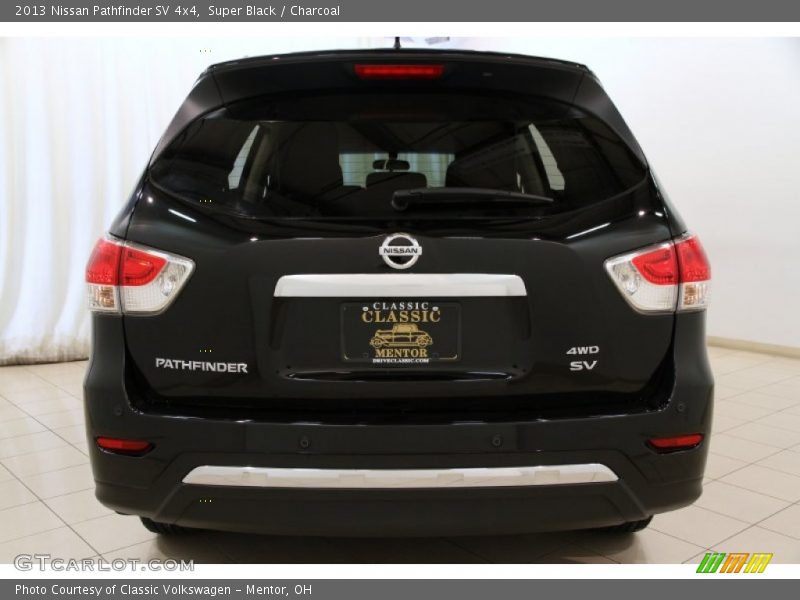 Super Black / Charcoal 2013 Nissan Pathfinder SV 4x4