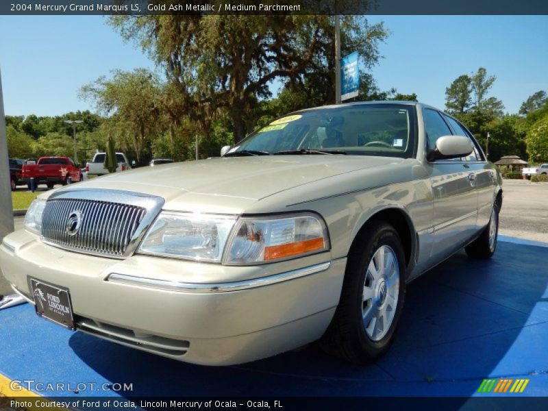 Front 3/4 View of 2004 Grand Marquis LS