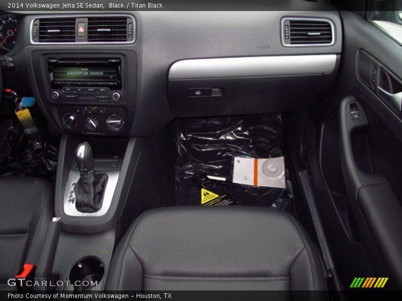 Black / Titan Black 2014 Volkswagen Jetta SE Sedan