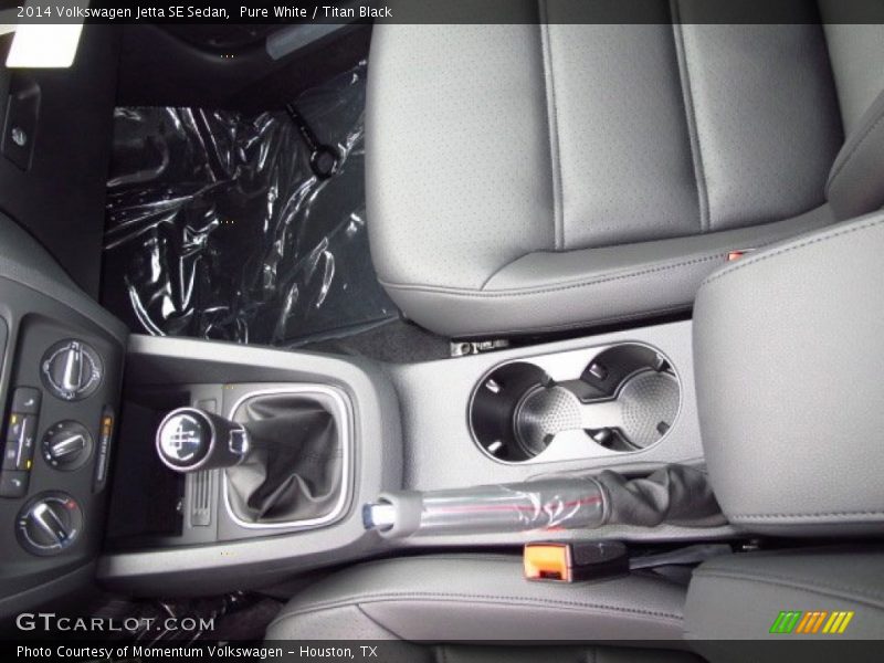 Pure White / Titan Black 2014 Volkswagen Jetta SE Sedan