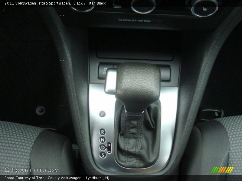 Black / Titan Black 2011 Volkswagen Jetta S SportWagen