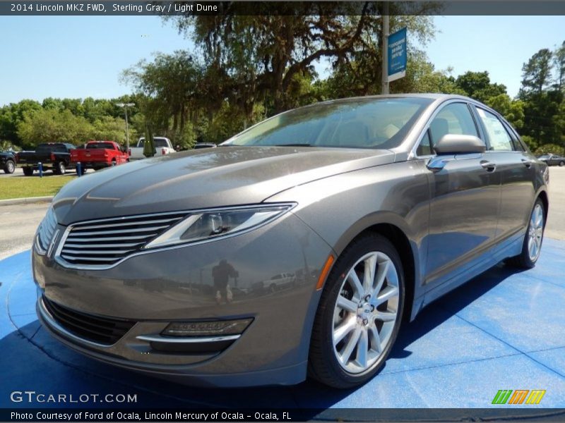 Front 3/4 View of 2014 MKZ FWD