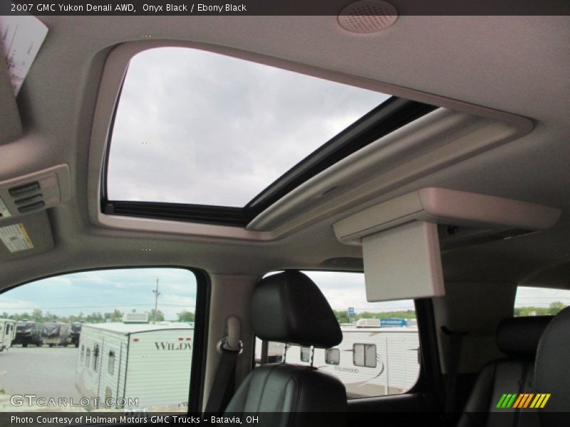 Onyx Black / Ebony Black 2007 GMC Yukon Denali AWD
