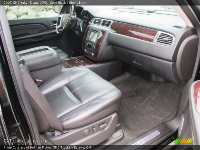 Onyx Black / Ebony Black 2007 GMC Yukon Denali AWD