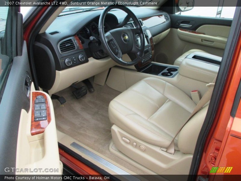  2007 Avalanche LTZ 4WD Ebony/Light Cashmere Interior