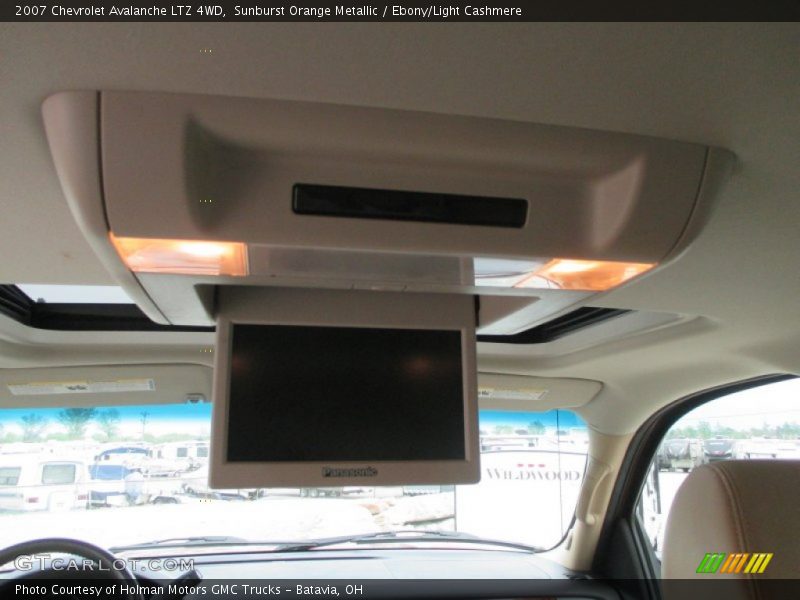 Entertainment System of 2007 Avalanche LTZ 4WD