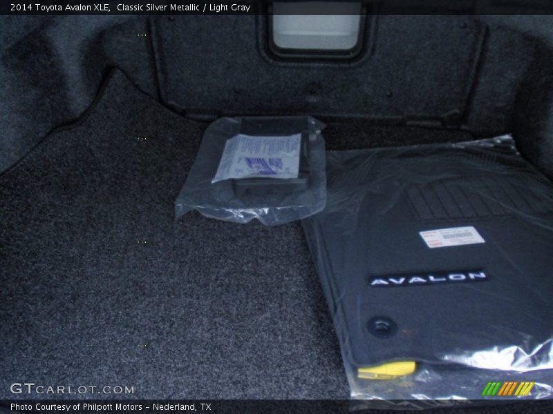 Classic Silver Metallic / Light Gray 2014 Toyota Avalon XLE
