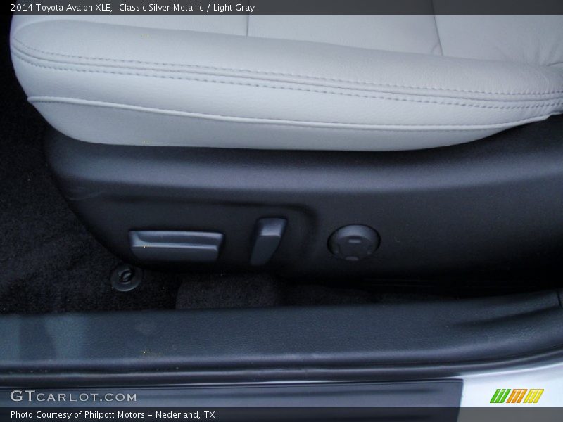 Classic Silver Metallic / Light Gray 2014 Toyota Avalon XLE