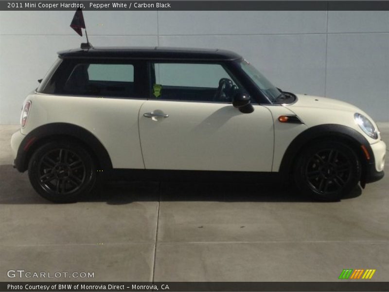 Pepper White / Carbon Black 2011 Mini Cooper Hardtop