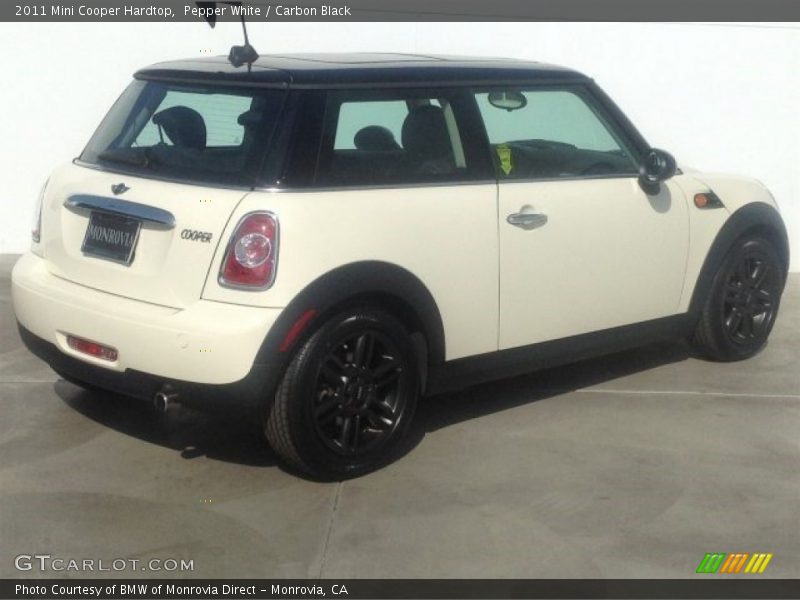 Pepper White / Carbon Black 2011 Mini Cooper Hardtop