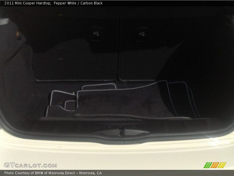 Pepper White / Carbon Black 2011 Mini Cooper Hardtop
