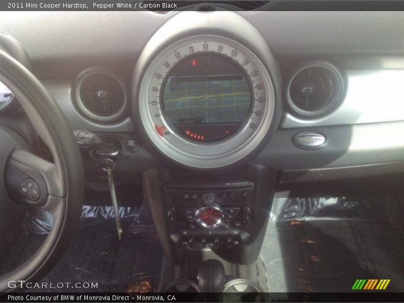 Pepper White / Carbon Black 2011 Mini Cooper Hardtop